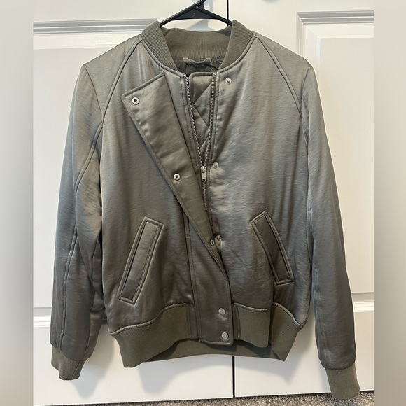 Abercrombie & Fitch Jackets & Blazers - Abercrombie & Fitch bomber jacket